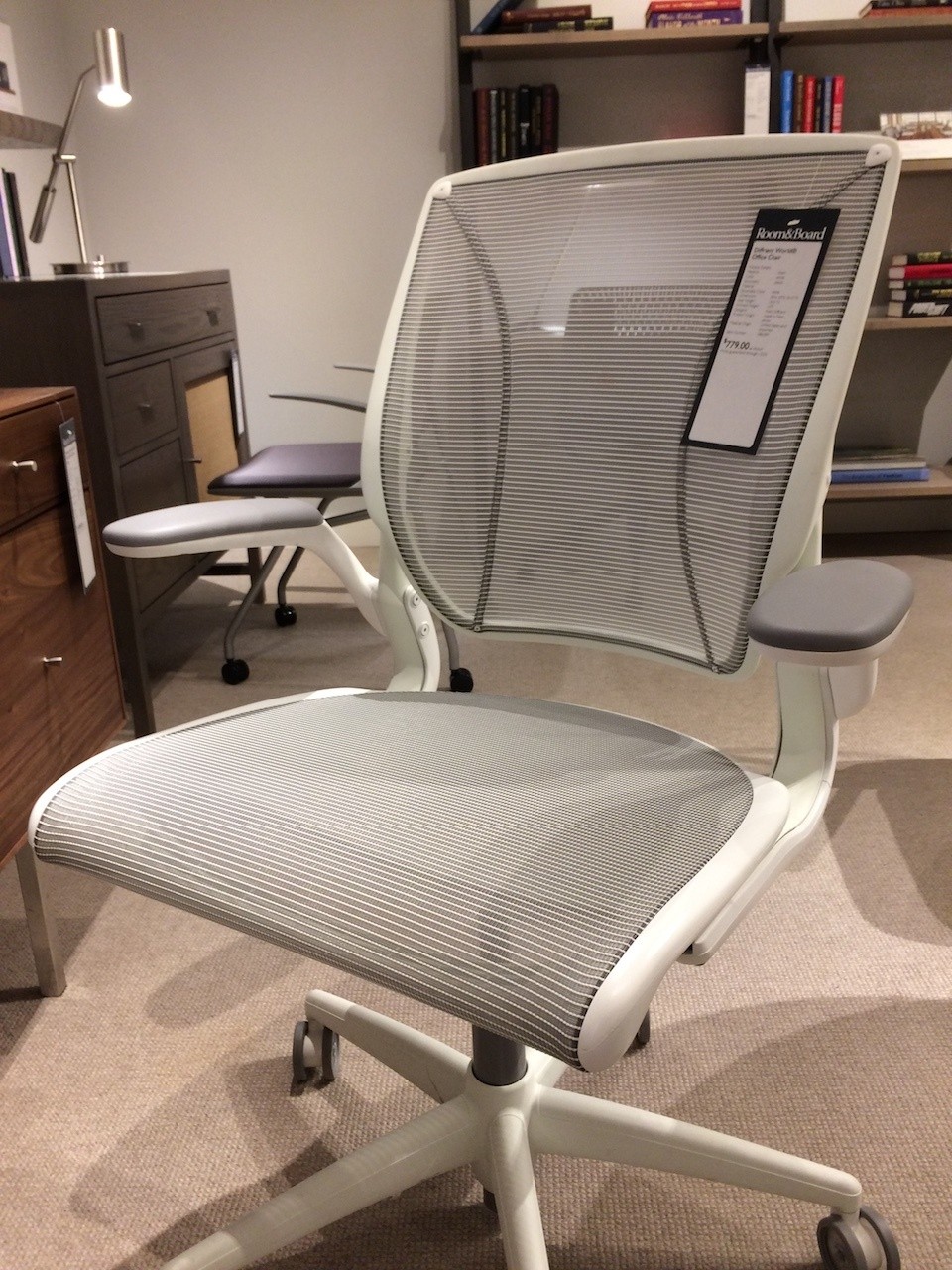 Humanscale Diffrient World Chair front angle view