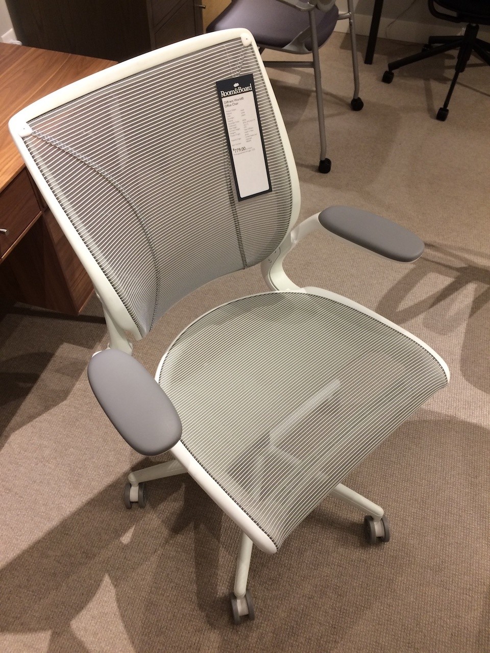 Humanscale Diffrient World Chair front overhead view